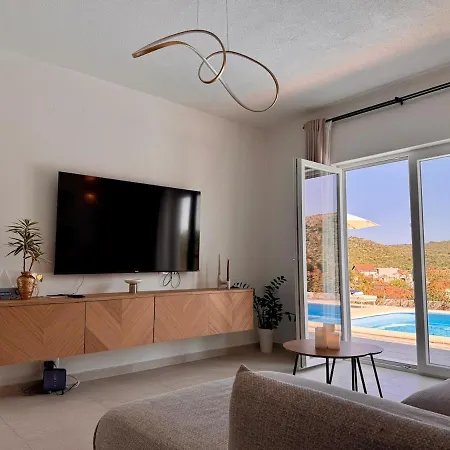 Cozy Mediterranian-style Villa