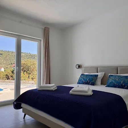 Cozy Mediterranian-style