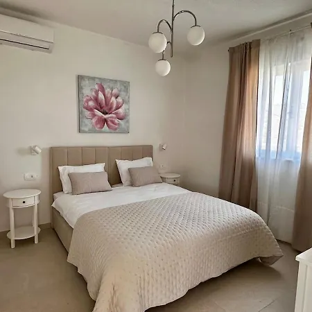 Cozy Mediterranian-style Villa Rogoznica (Sibenik-Knin)