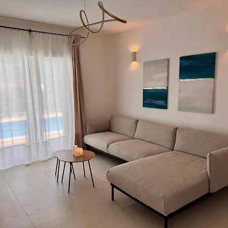 Cozy Mediterranian-style *