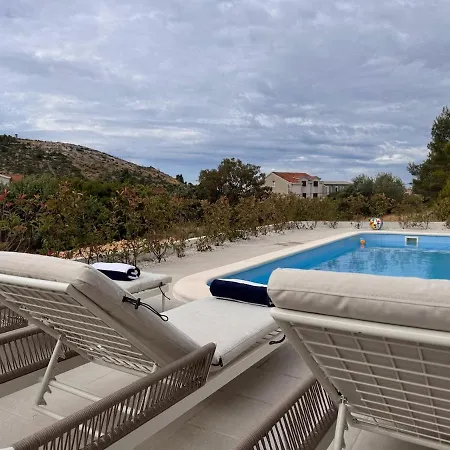 Cozy Mediterranian-style Villa Rogoznica (Sibenik-Knin)