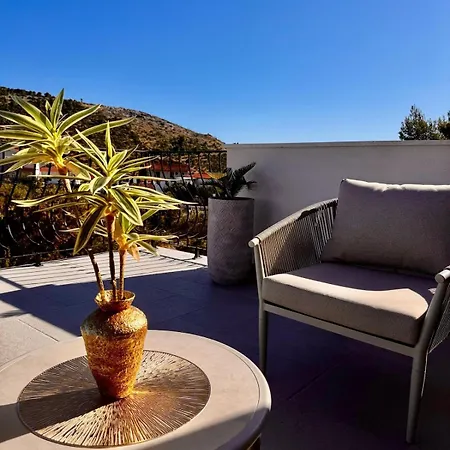 Cozy Mediterranian-style *