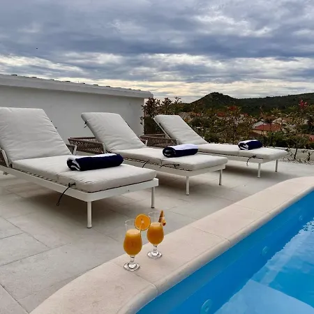 Cozy Mediterranian-style Villa