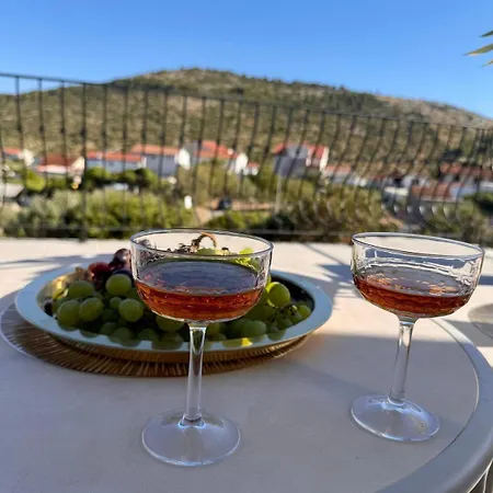 Cozy Mediterranian-style *