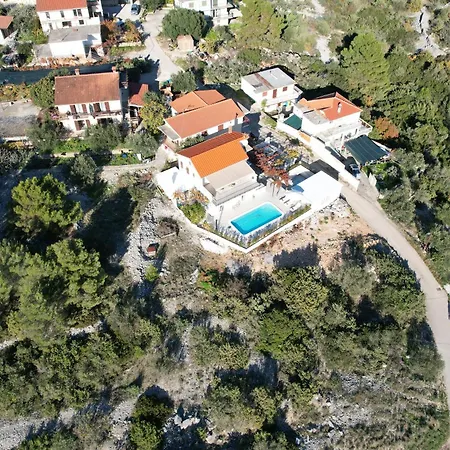 Cozy Mediterranian-style