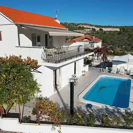 Cozy Mediterranian-style