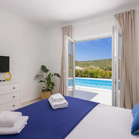 Cozy Mediterranian-style וילה רוגוזניצה