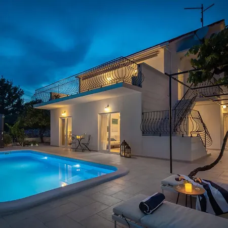 Cozy Mediterranian-style רוגוזניצה