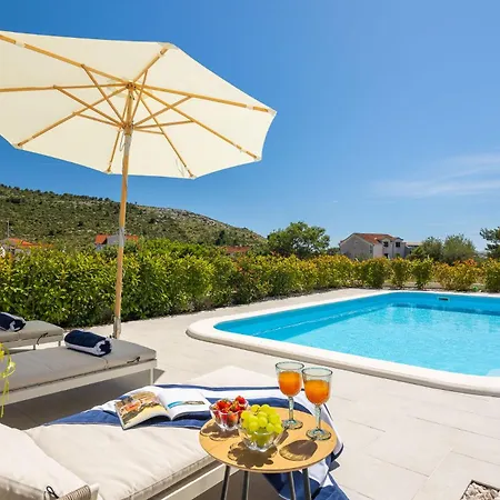 Cozy Mediterranian-style *