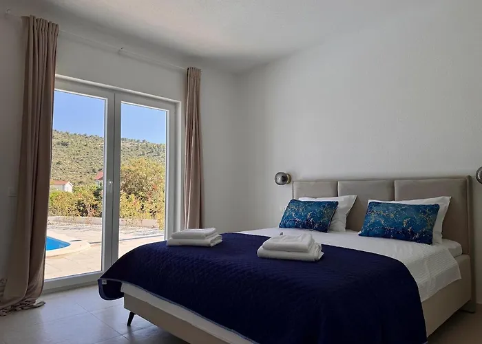 Cozy Mediterranian-style