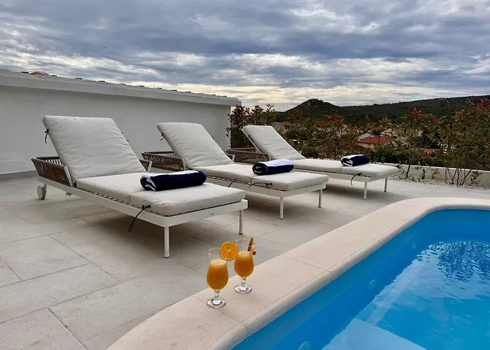 Cozy Mediterranian-style Villa