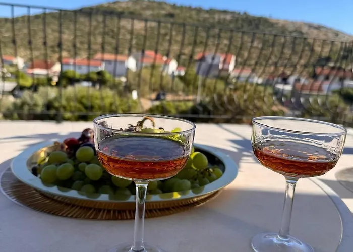 Cozy Mediterranian-style *