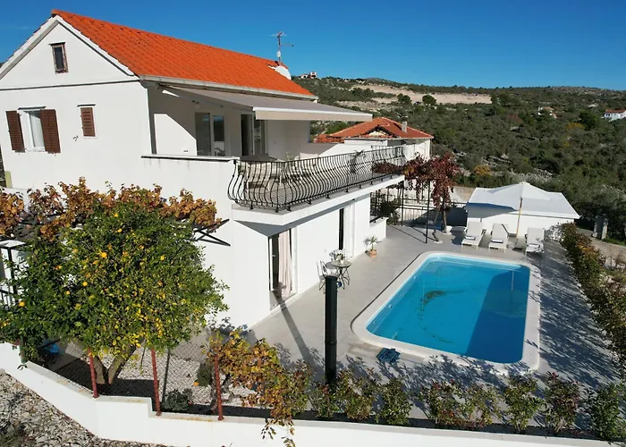 Cozy Mediterranian-style